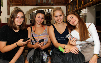 Premiere der Lauschtour-App mit Stettenschülerinnen