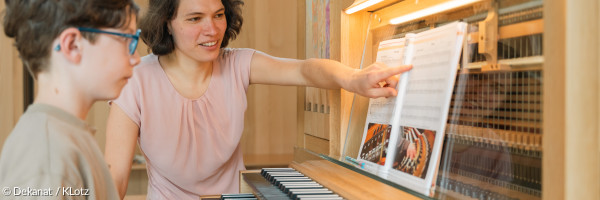 Üben an der Kinderorgel
