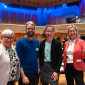 Unsere vier Augsburger Synodalen: Beate Schubert-Zeidler, Bernhard Offenberger, Pia Heutling und Dekanin Doris Sperber-Hartmann.