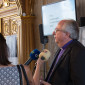 Die Medien interessierten sich im Interview mit Regionalbischof Michael Grabow  für die Begründung der Friedenspreisvergabe | Foto: I. Hoffmann 