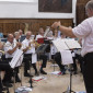 ... und Bläser aus dem Dekanat Augsburg unter Leitung von Otto Kramer gestalten den Gottesdienst mit viel musikalischem Schwung.