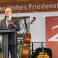 Den Titel "Sicherer Hafen" soll Augsburg aber nicht führen. Gribl: "Für lediglich symbolhafte Aussagen möchte ich persönlich nicht in Anspruch genommen werden."  https://www.augsburg.de/aktuelles-aus-der-stadt/detail/ob-dr-kurt-gribl-ein-sachgerechter-umgang-erfordert-dass-man-die-ganze-geschichte-erzaehlt/