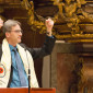 Dr. Martin Beck mit "Reformationsstola" zum Augsburger Motto: standhaft. mutig. frei.