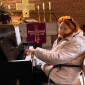 Mittagshäppchen mit Klaviermusik