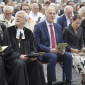 "Na, ob das Wetter wohl hält", fragt sich der Landesbischof | Foto: I. Hoffmann