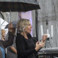 Die Dolmetscherinnen Christiane Schuller und Carina Dannowski  gebärden Texte und Musik im Gottesdienst | Foto: I. Hoffmann 