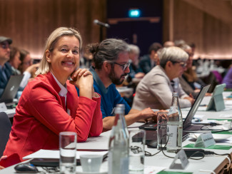 Dekanin Doris Sperber-Hartmann bei der Frühjahrssynode in Augsburg