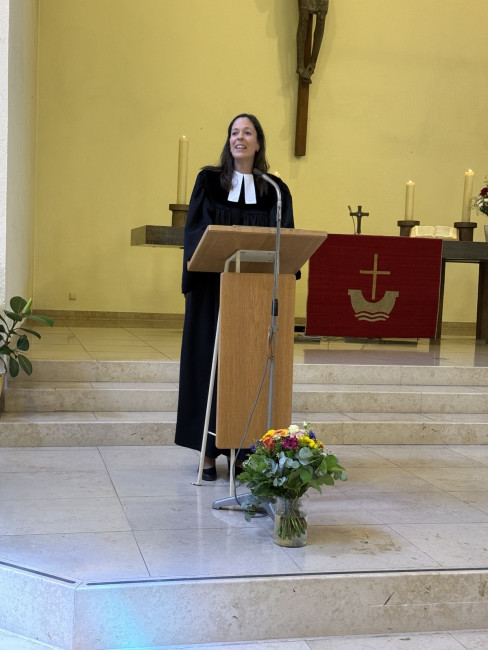 Pfarrerin Miriam Martin bei ihrem Einführungsgottesdienst
