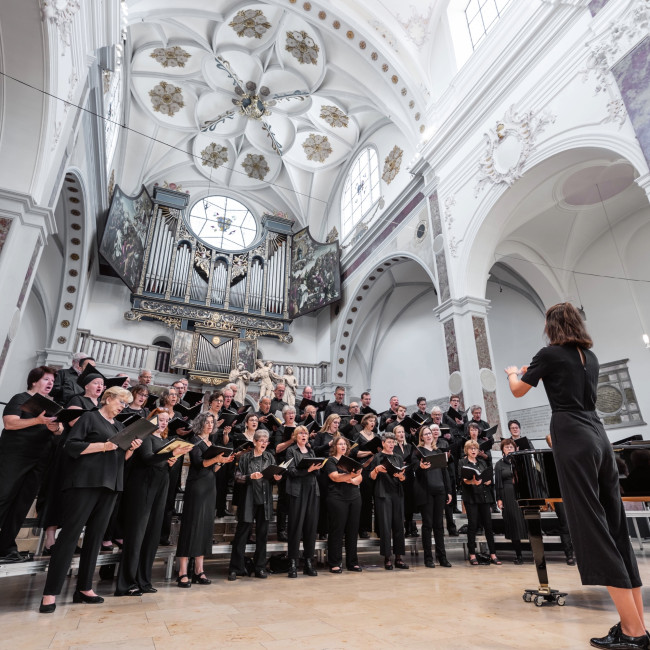 Beim Friedensfest 2025: Der Madrigalchor bei St. Anna