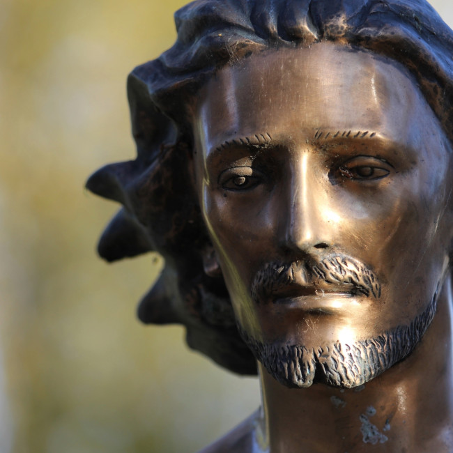 Jesusfigur auf dem Protestantischen Friedhof in Augsburg