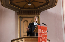 Dr. Doris Sperber-Hartmann bei ihrer ersten Predigt als Dekanin.
