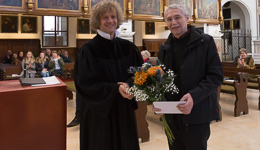 Pfarrer Thomas Hegner dankt Kantor Michael Nonnenmacher für 25 Jahre in St. Anna | Foto: I. Hoffmann