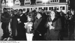 09.11.1989  Schweigemarsch Leipzig | Quelle: Bundesarchiv Bild 183-1990-0922-003 